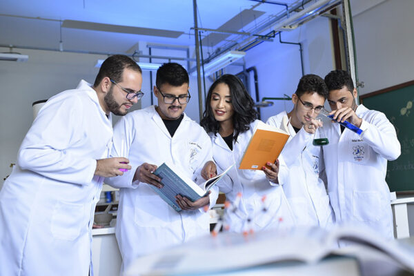 ropa para el sector educativo