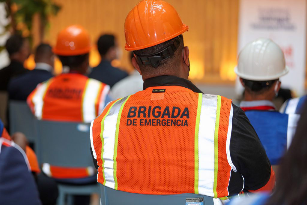 ropa para brigadas de emergencia
